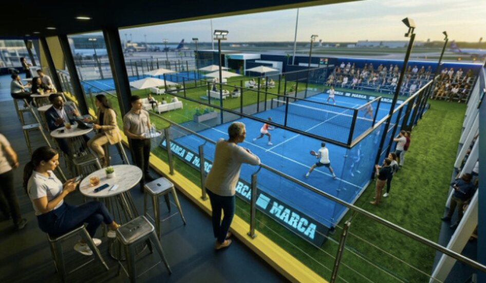 Lounge premium com vista para as quadras do Padel Experience